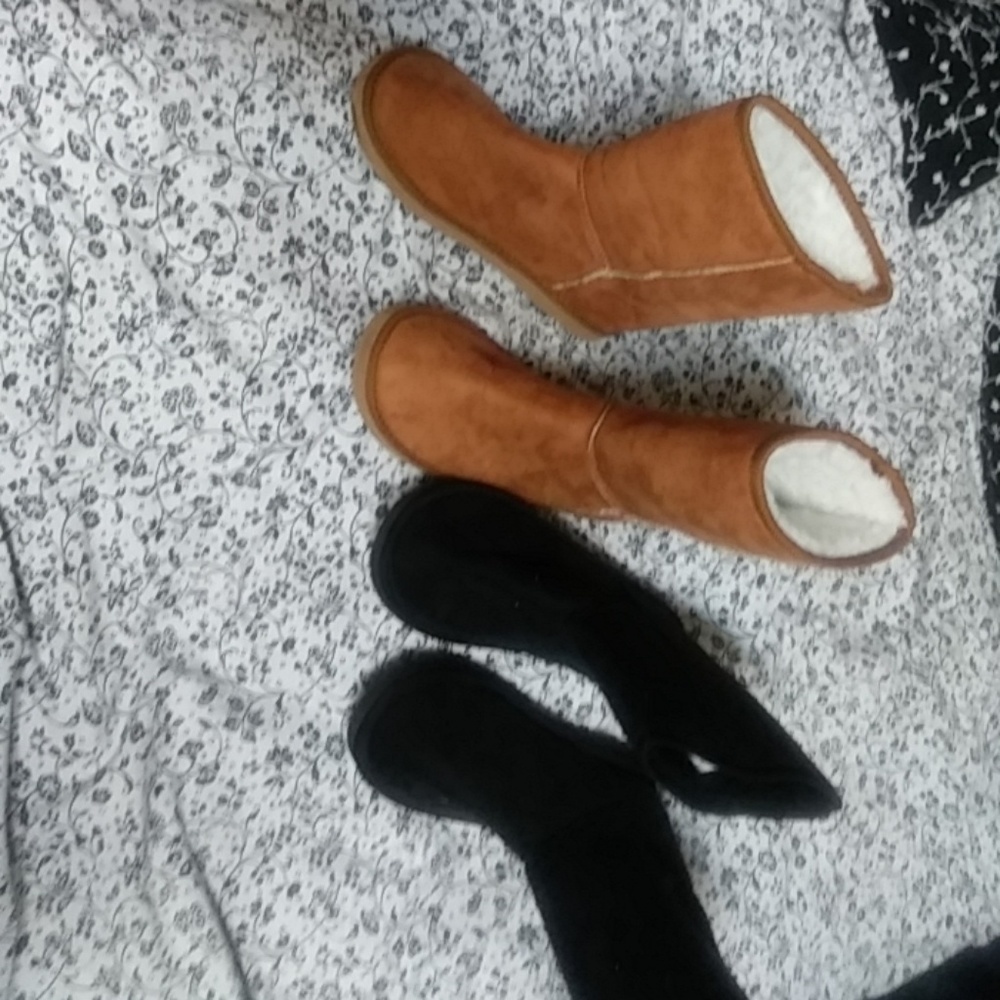 Black n brown warm boots